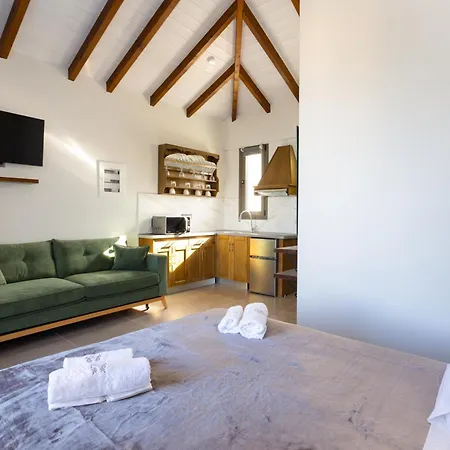 Eneos Boutique Residences - Poolside & Garden Retreats *