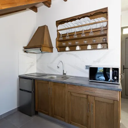 Eneos Boutique Residences - Poolside & Garden Retreats Ξενοδοχείο *