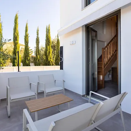 Eneos Boutique Residences - Poolside & Garden Retreats *