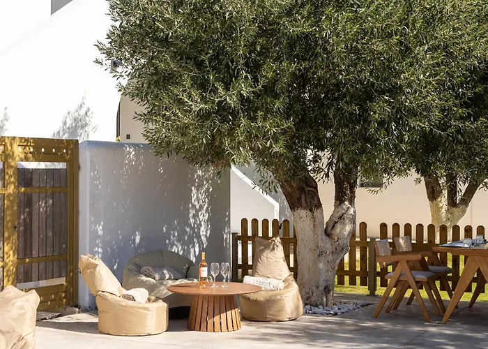 Eneos Boutique Residences - Poolside & Garden Retreats *