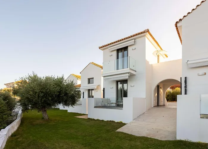 Eneos Boutique Residences - Poolside & Garden Retreats Hotel *