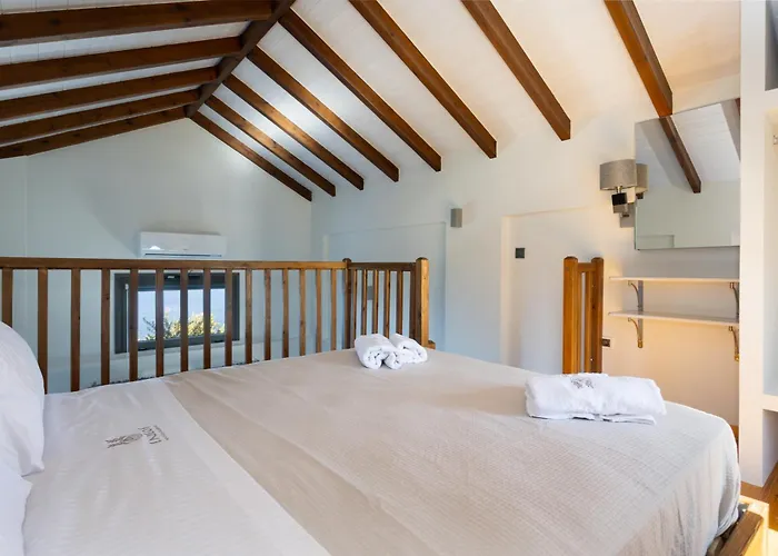 Eneos Boutique Residences - Poolside & Garden Retreats Koroni (Messinia)