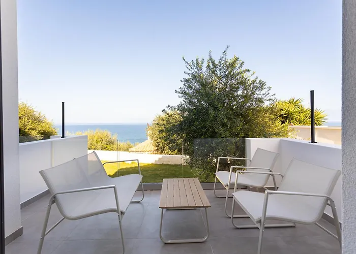 Eneos Boutique Residences - Poolside & Garden Retreats Hotel