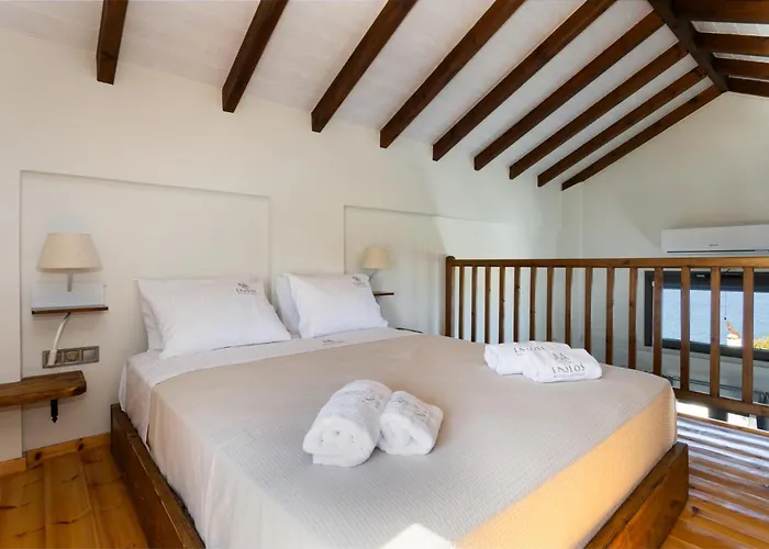 Eneos Boutique Residences - Poolside & Garden Retreats Hotel Koróni