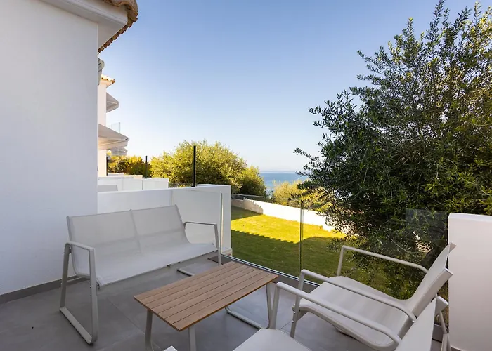 Eneos Boutique Residences - Poolside & Garden Retreats *