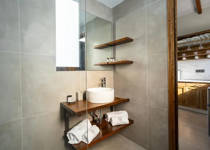 Hotel Eneos Boutique Residences - Poolside & Garden Retreats