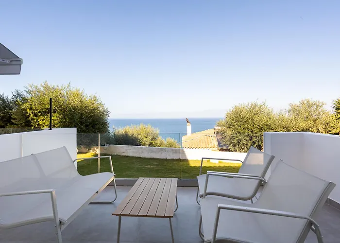 Hotell Eneos Boutique Residences - Poolside & Garden Retreats *